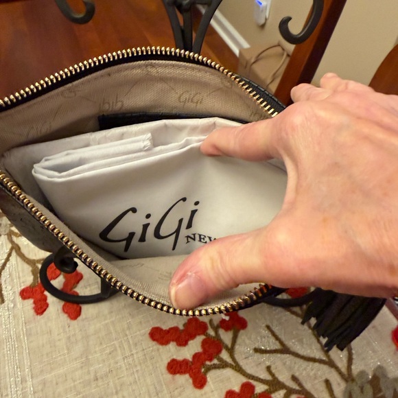 GiGi New York Black Women's All In One Clutch, New Without Tags - Picture 8 of 11